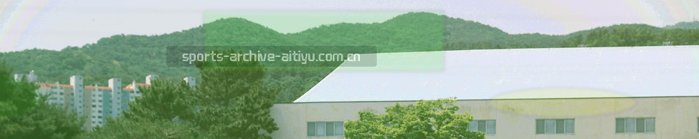 抽象线条画，一把锁叠加在电路板上，周围有碎片化数据点流
