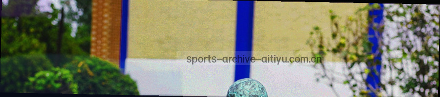 抽象绿色路径穿过帮助中心，路径上的节点标记依次解决问题的步骤