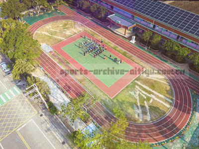 深色背景上彩色数据点形成射门热点图，五大联赛标识散布其中